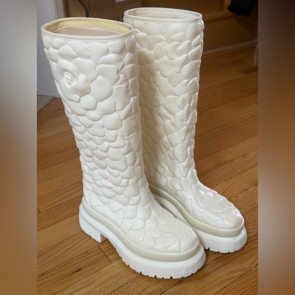 Valentino Garavani Atelier Boots